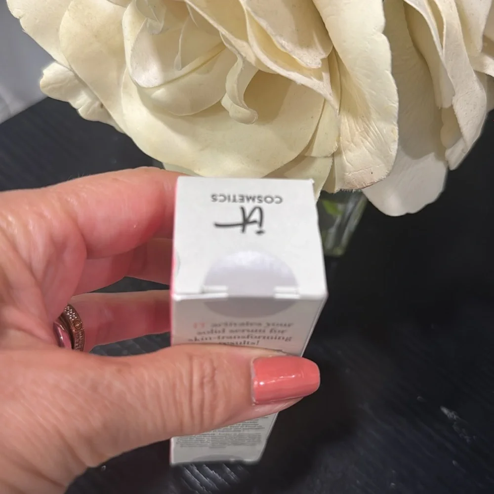 IT Cosmetics Solid Serum Foundation Brush No. 29 Blurring Finish-Discontinued!